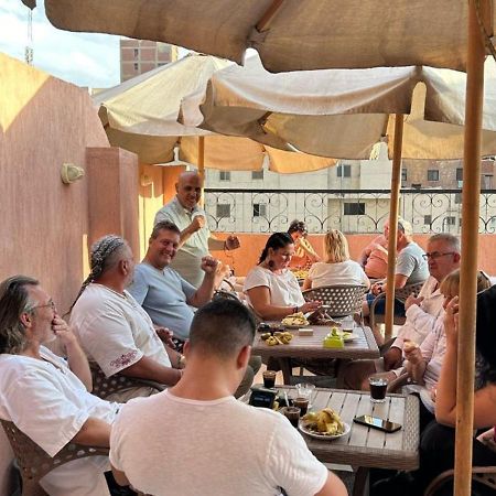 Pyramids Road Guest House Cozy Rooms And Rooftop Breakfast With The Pyramids View Nazlet el-Sisi Экстерьер фото