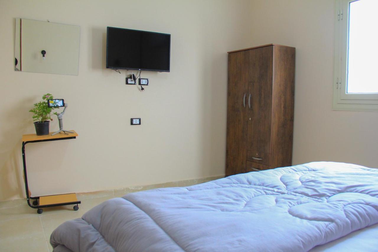 Pyramids Road Guest House Cozy Rooms And Rooftop Breakfast With The Pyramids View Nazlet el-Sisi Экстерьер фото