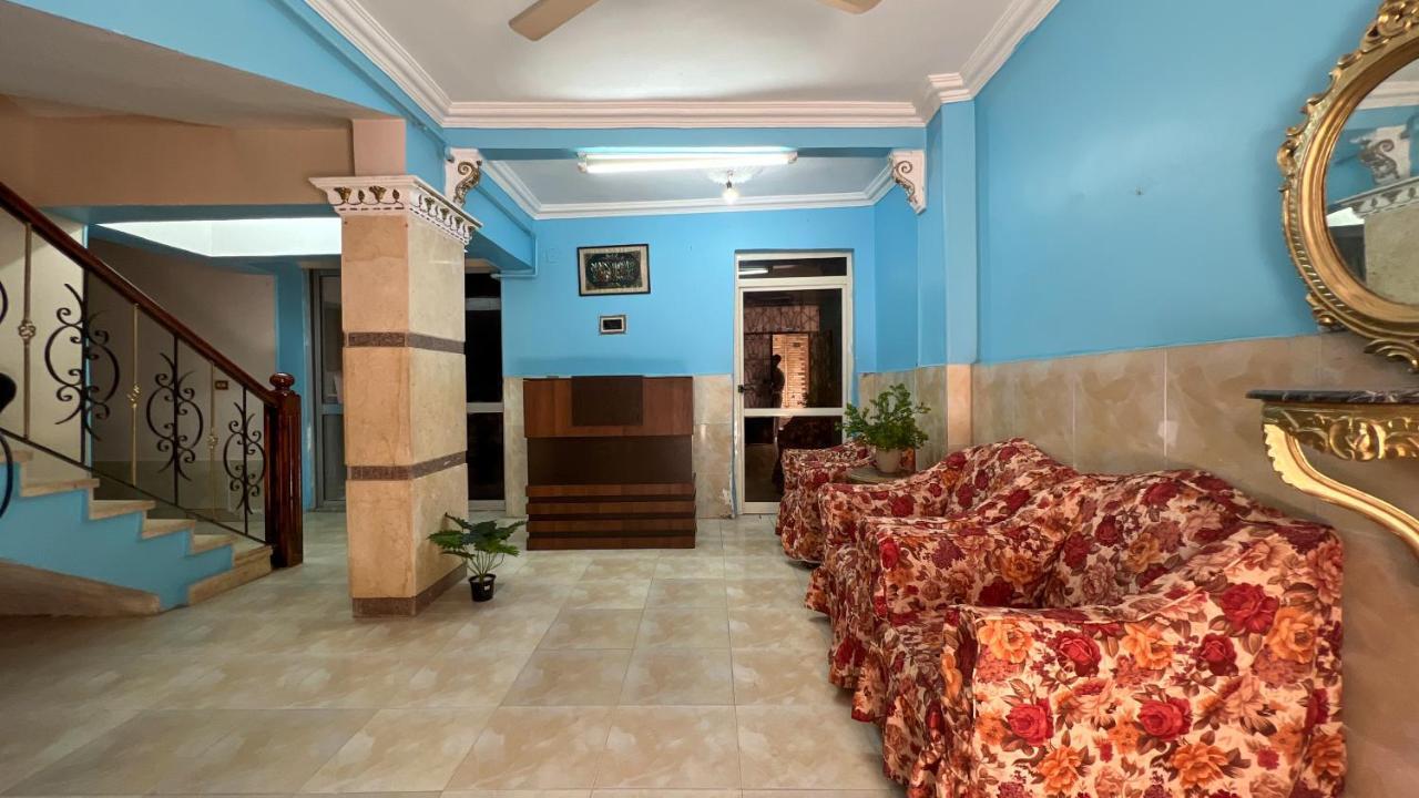 Pyramids Road Guest House Cozy Rooms And Rooftop Breakfast With The Pyramids View Nazlet el-Sisi Экстерьер фото