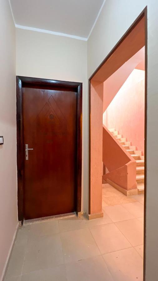 Pyramids Road Guest House Cozy Rooms And Rooftop Breakfast With The Pyramids View Nazlet el-Sisi Экстерьер фото