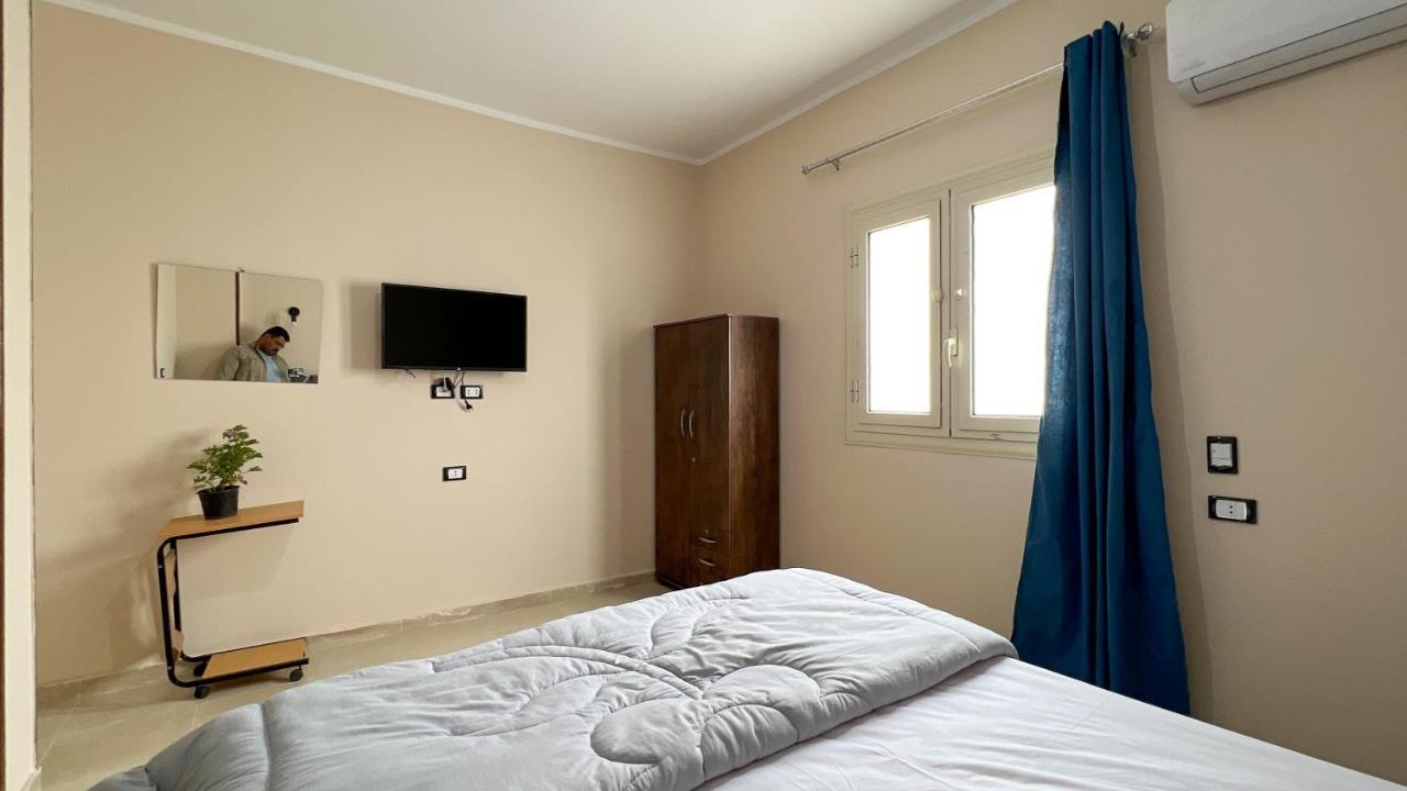 Pyramids Road Guest House Cozy Rooms And Rooftop Breakfast With The Pyramids View Nazlet el-Sisi Экстерьер фото