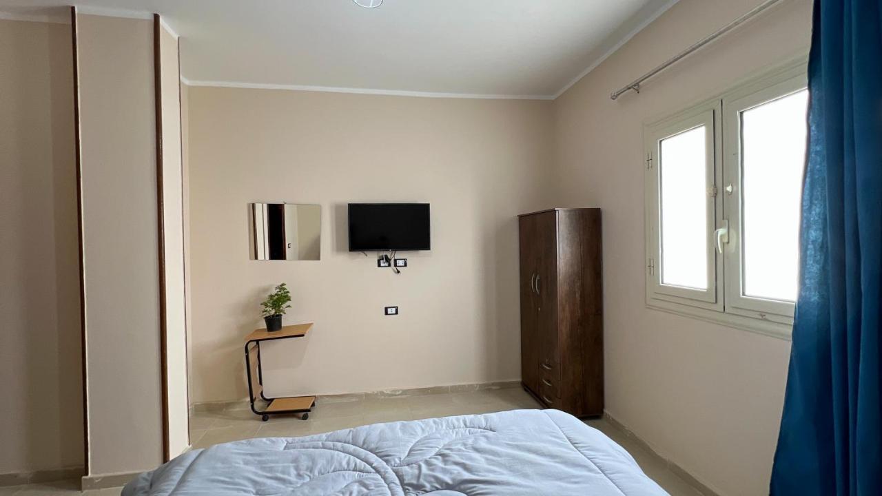 Pyramids Road Guest House Cozy Rooms And Rooftop Breakfast With The Pyramids View Nazlet el-Sisi Экстерьер фото