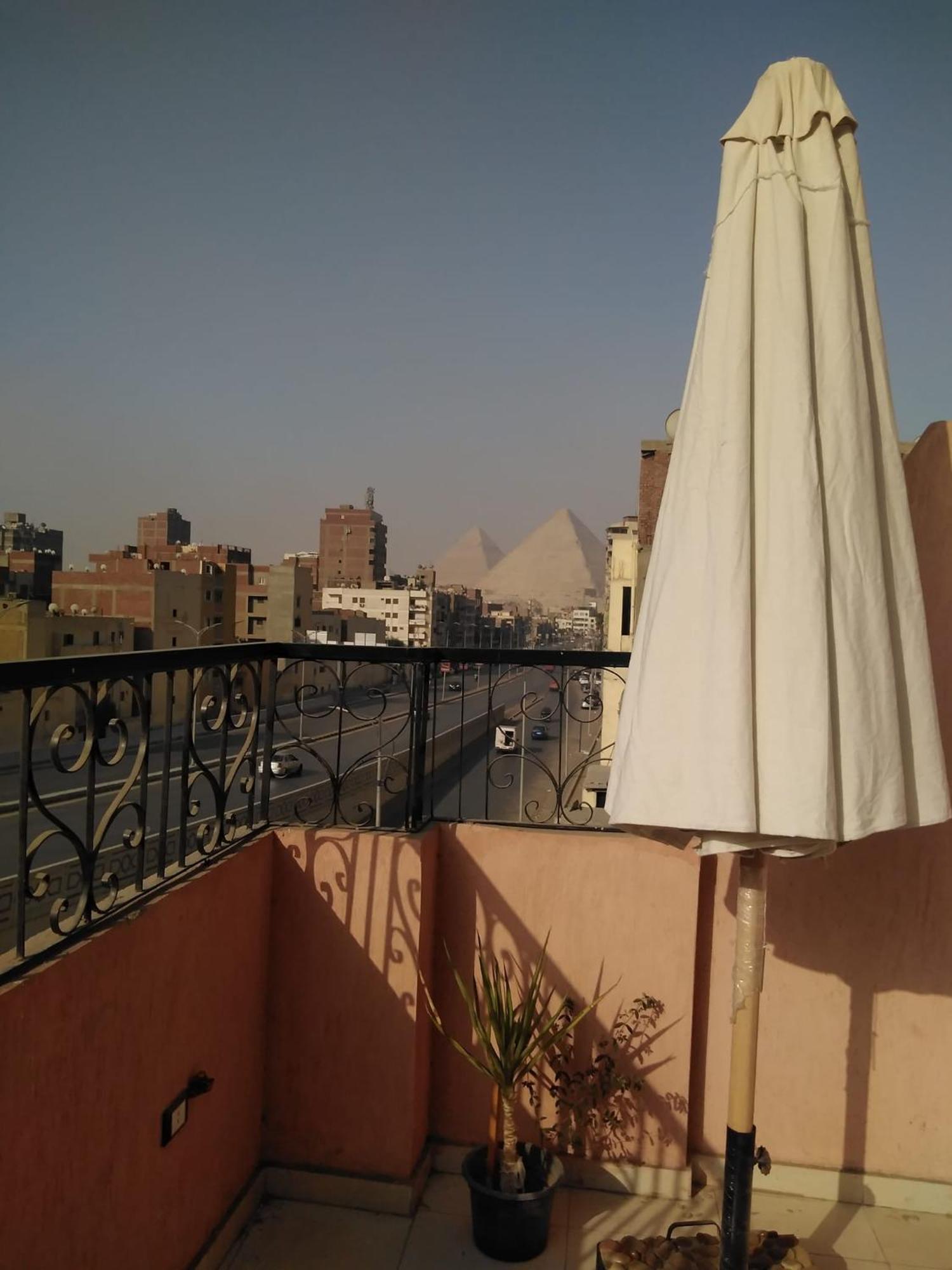 Pyramids Road Guest House Cozy Rooms And Rooftop Breakfast With The Pyramids View Nazlet el-Sisi Экстерьер фото