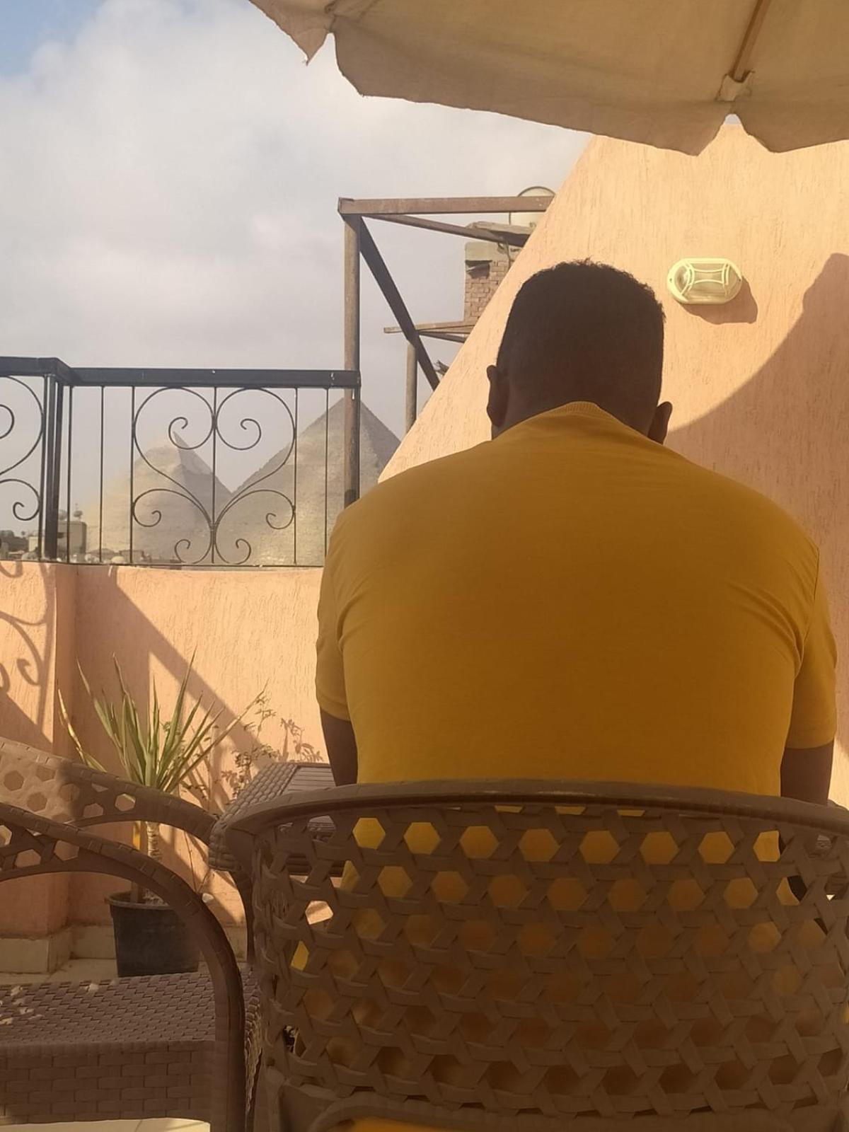 Pyramids Road Guest House Cozy Rooms And Rooftop Breakfast With The Pyramids View Nazlet el-Sisi Экстерьер фото