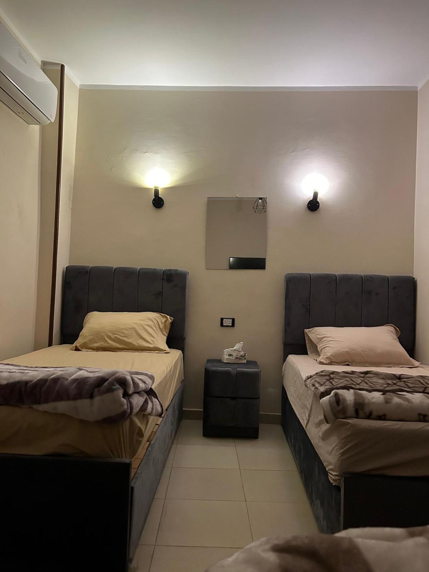Pyramids Road Guest House Cozy Rooms And Rooftop Breakfast With The Pyramids View Nazlet el-Sisi Экстерьер фото