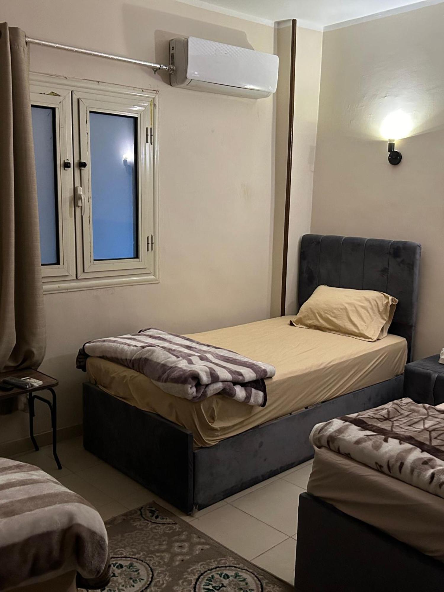 Pyramids Road Guest House Cozy Rooms And Rooftop Breakfast With The Pyramids View Nazlet el-Sisi Экстерьер фото