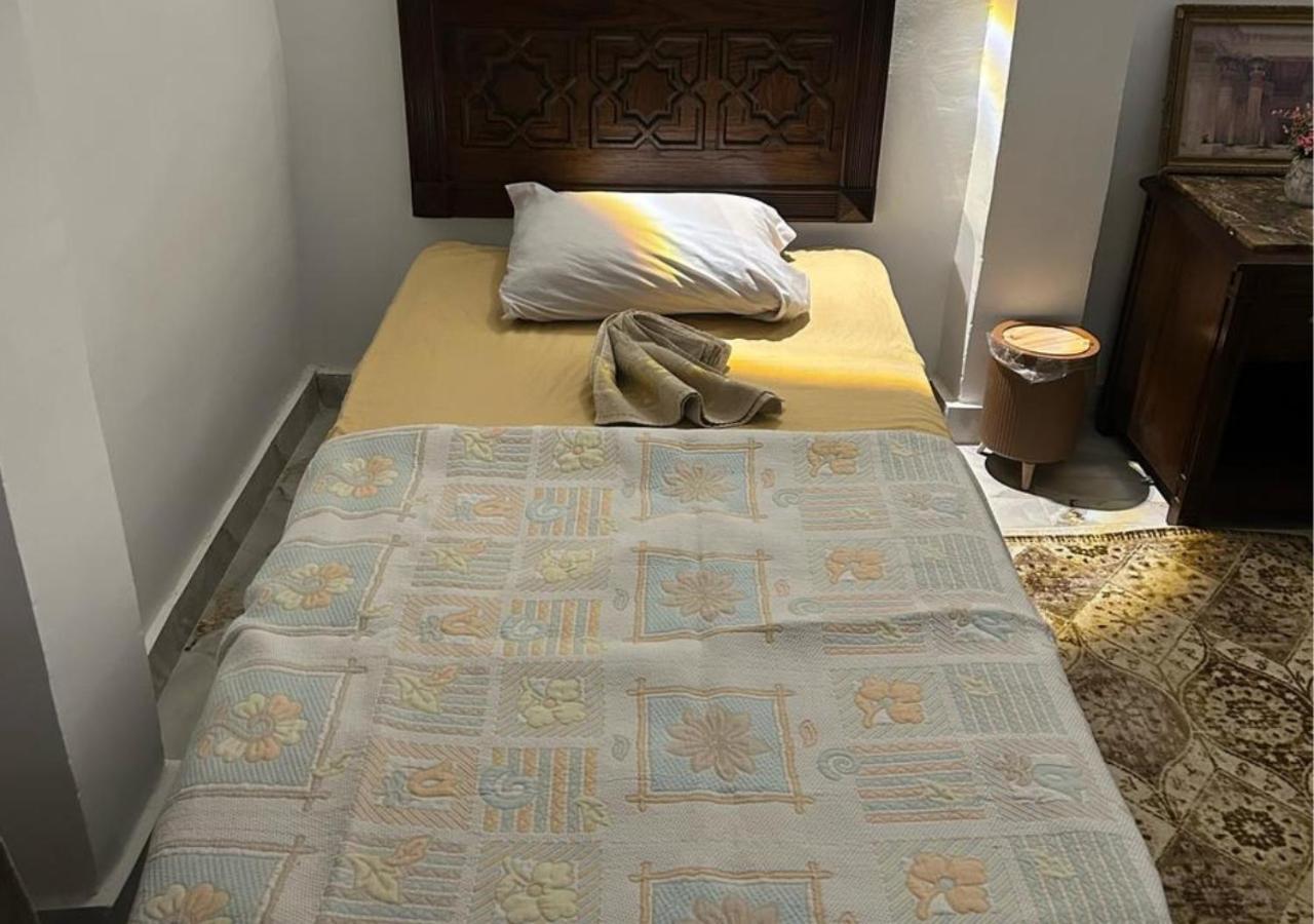 Pyramids Road Guest House Cozy Rooms And Rooftop Breakfast With The Pyramids View Nazlet el-Sisi Экстерьер фото